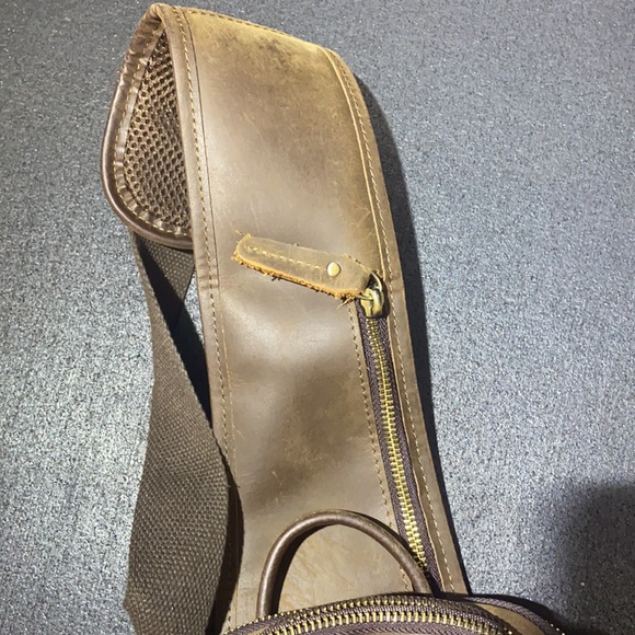 Leather crossbody sling bag - Picture 8 of 12